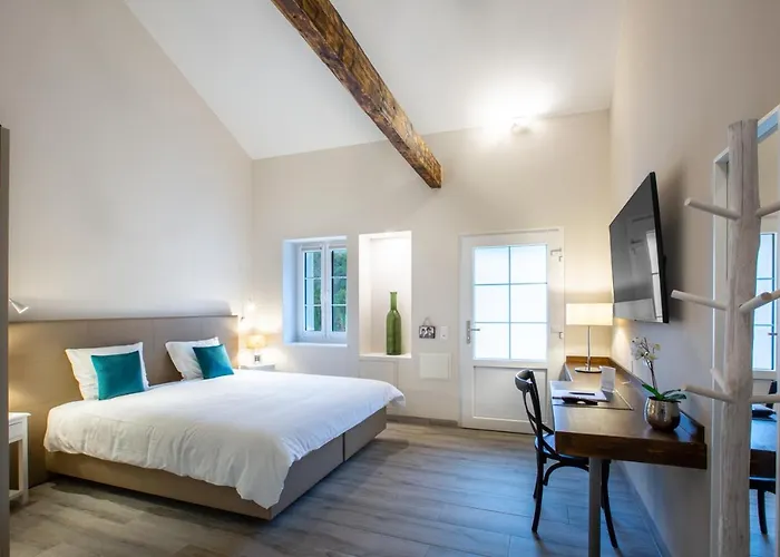 Buchillon Hotels