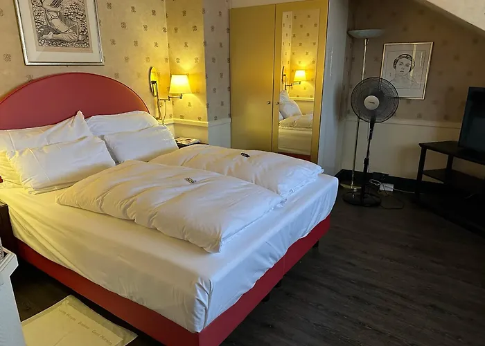Bern hotels near Old City