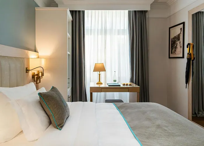 Montreux hotels near Temple Saint-Vincent