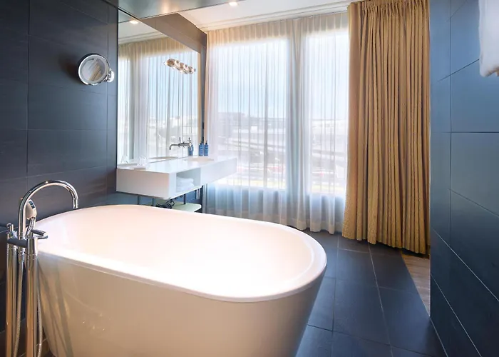 Lucerne hotels near Old Town shopping