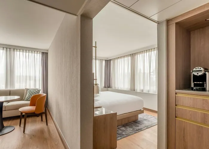 Zurich hotels near Paradeplatz